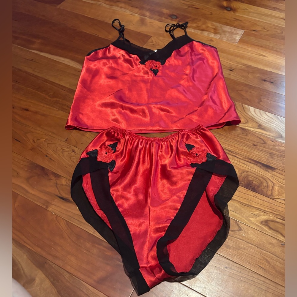 Vintage Sara Beth Red And Black Satin And Lace Size 5 Shorts/ Small Top